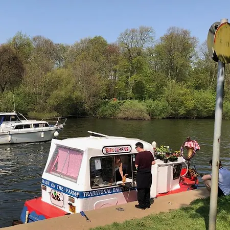 Riverside Holiday home